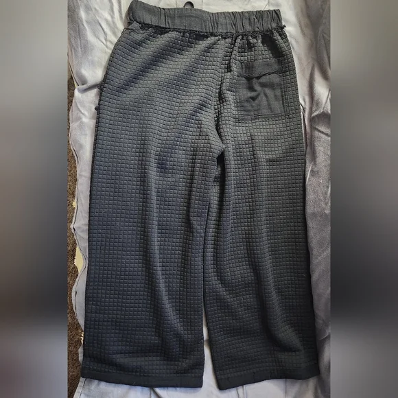Charcoal Textured/quilted Straight Leg Sweatpants - Picture 4 of 4
